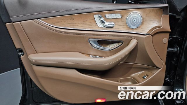 Mercedes-Benz E-Class 2018 — photo 14