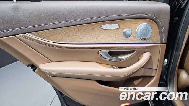 Mercedes-Benz E-Class 2018 — photo 15