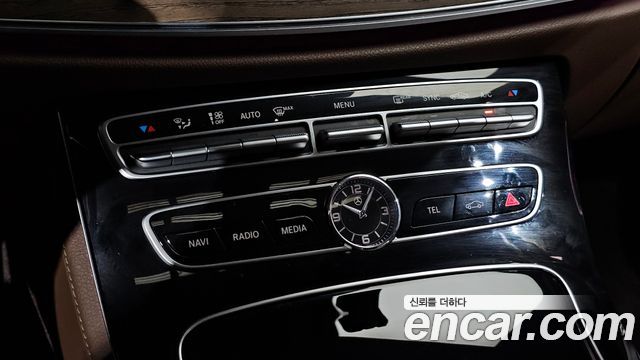 Mercedes-Benz E-Class 2018 — photo 32