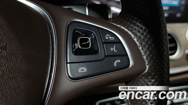 Mercedes-Benz E-Class 2018 — photo 33
