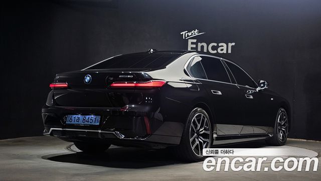 BMW i7 2024 — photo 2