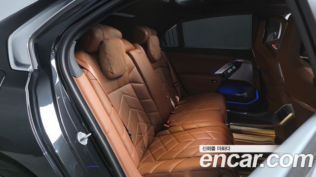 BMW i7 2024 — photo 17