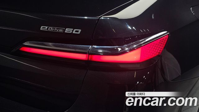 BMW i7 2024 — photo 9