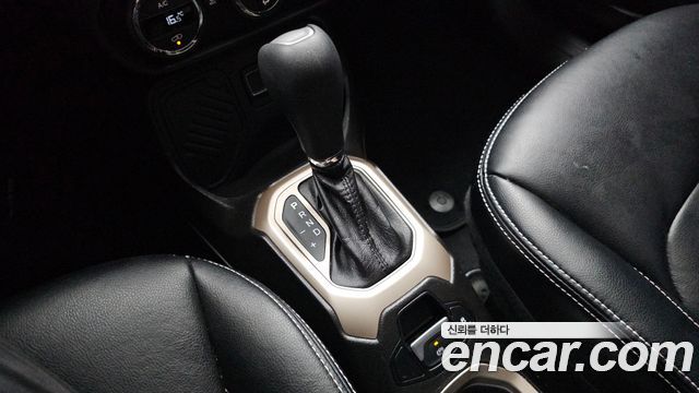 Jeep Renegade 2017 — photo 9