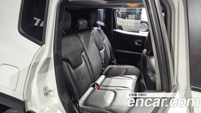 Jeep Renegade 2017 — photo 11