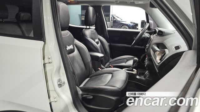 Jeep Renegade 2017 — photo 12