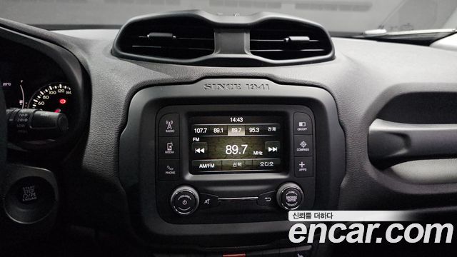 Jeep Renegade 2017 — photo 16