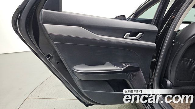 Kia K5 2023 — photo 15