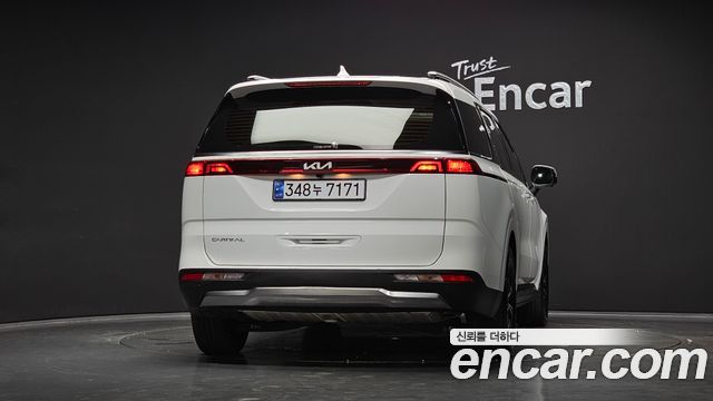 Kia Canival 2023 — photo 4