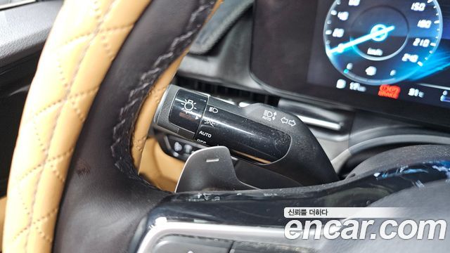 Kia Canival 2023 — photo 23