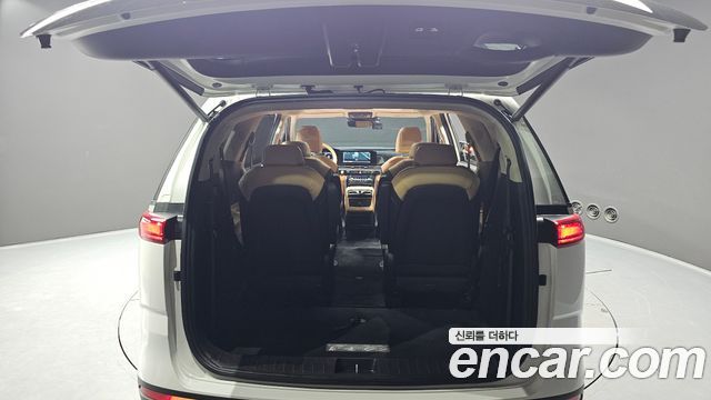 Kia Canival 2023 — photo 26
