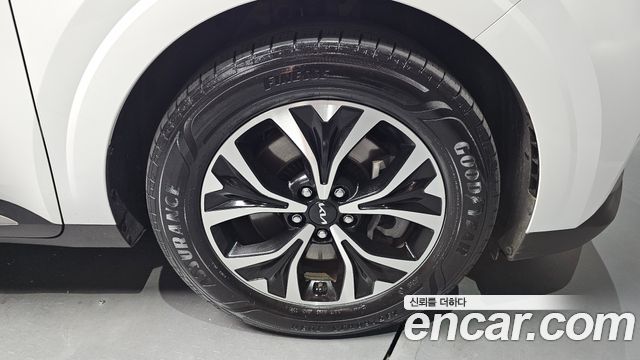 Kia Canival 2023 — photo 7