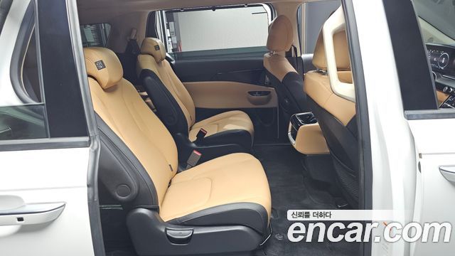 Kia Canival 2023 — photo 16