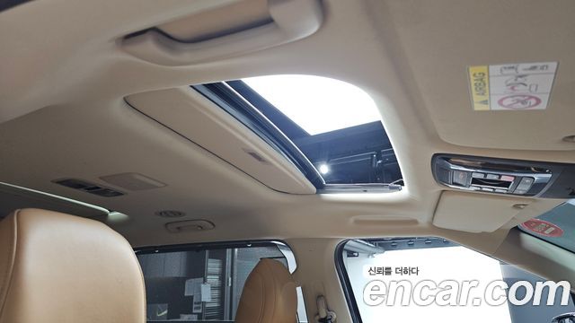 Kia Canival 2023 — photo 30
