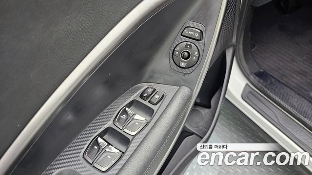 Hyundai Santafe 2018 — photo 16