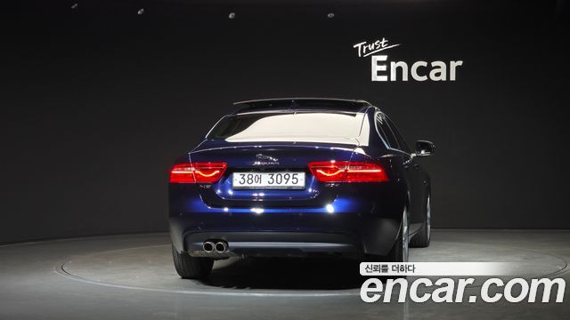 Jaguar XE 2019 — photo 4