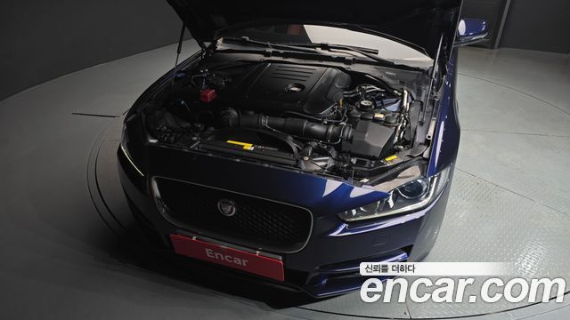 Jaguar XE 2019 — photo 6