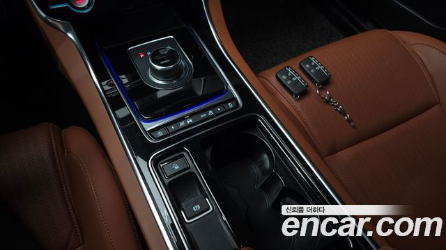 Jaguar XE 2019 — photo 9