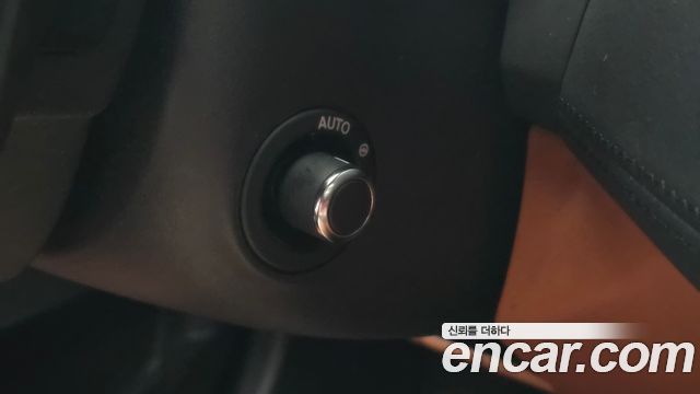Jaguar XE 2019 — photo 18