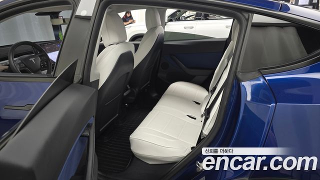 Tesla Model Y 2021 — photo 11