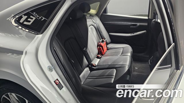 Hyundai Sonata 2022 — photo 11