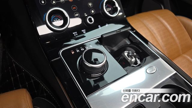 Land Rover Range Rover Velar 2018 — photo 12