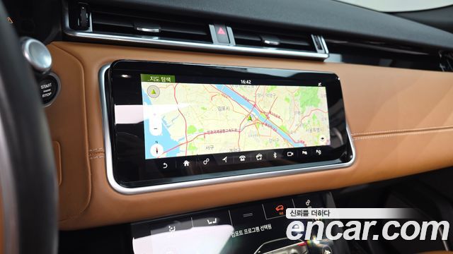 Land Rover Range Rover Velar 2018 — photo 19