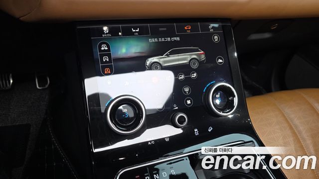Land Rover Range Rover Velar 2018 — photo 21