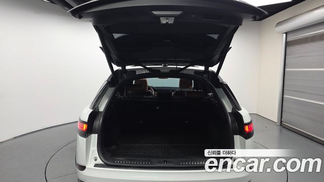 Land Rover Range Rover Velar 2018 — photo 26