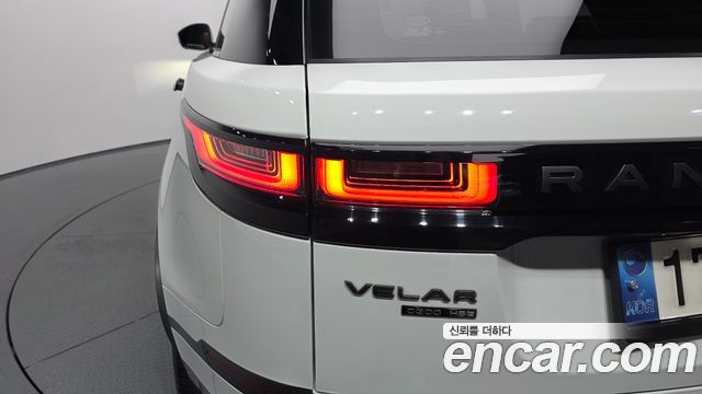 Land Rover Range Rover Velar 2018 — photo 9