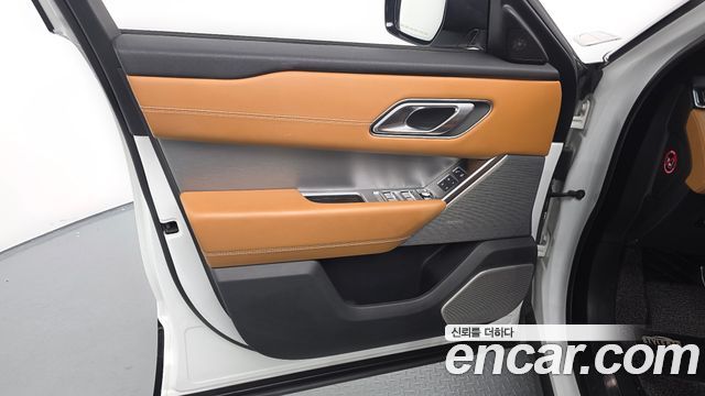 Land Rover Range Rover Velar 2018 — photo 14