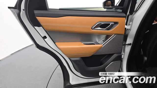 Land Rover Range Rover Velar 2018 — photo 15