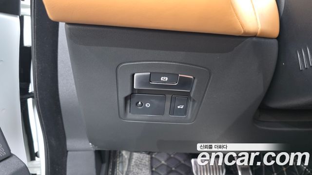 Land Rover Range Rover Velar 2018 — photo 27
