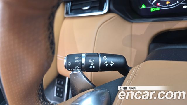 Land Rover Range Rover Velar 2018 — photo 28
