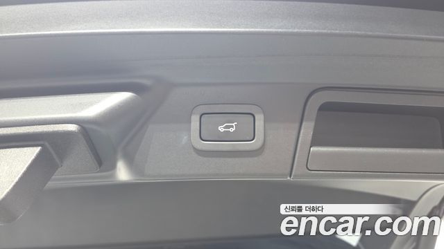 Land Rover Range Rover Velar 2018 — photo 30