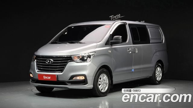 Hyundai Starex 2021 — photo 1