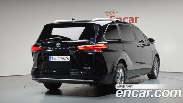 Toyota Sienna 2024 — photo 2