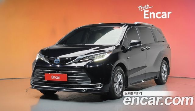 Toyota Sienna 2024 — photo 1