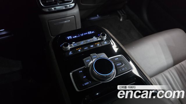 Genesis G90 2019 — photo 25