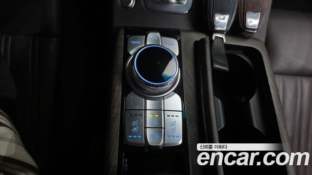 Genesis G90 2019 — photo 29