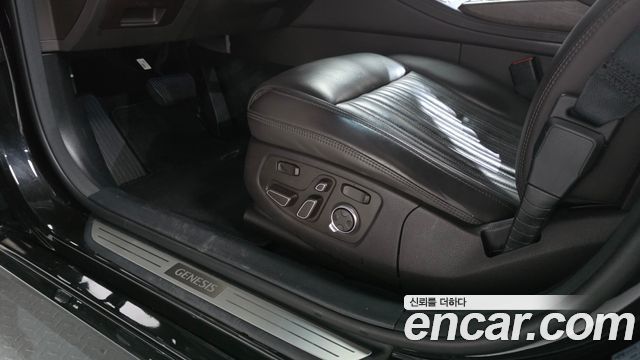 Genesis G90 2019 — photo 33