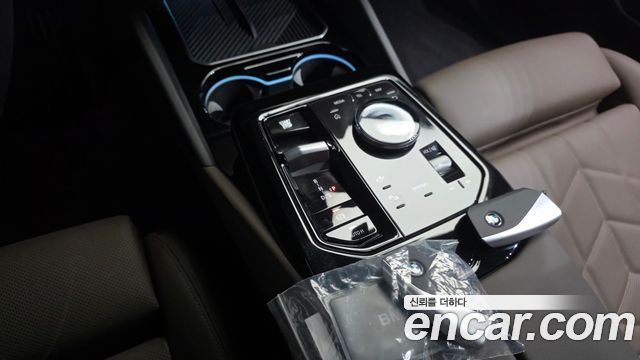 BMW 5-Series 2025 — photo 12