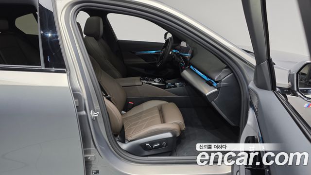 BMW 5-Series 2025 — photo 17