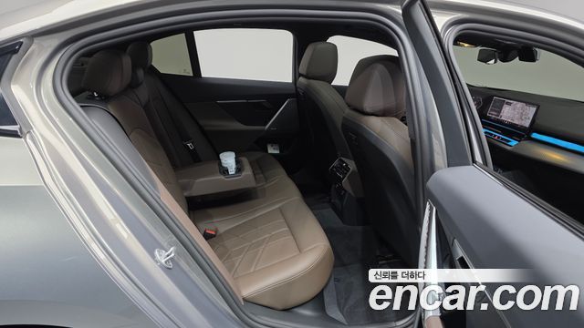 BMW 5-Series 2025 — photo 18