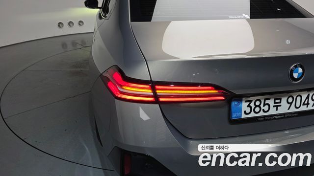 BMW 5-Series 2025 — photo 9