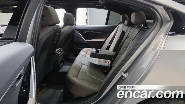 BMW 5-Series 2025 — photo 16