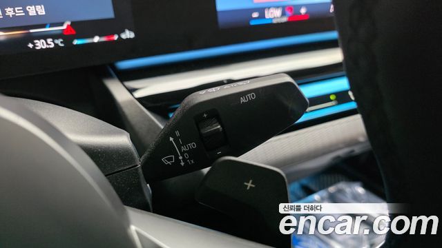 BMW 5-Series 2025 — photo 28