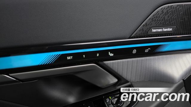 BMW 5-Series 2025 — photo 35