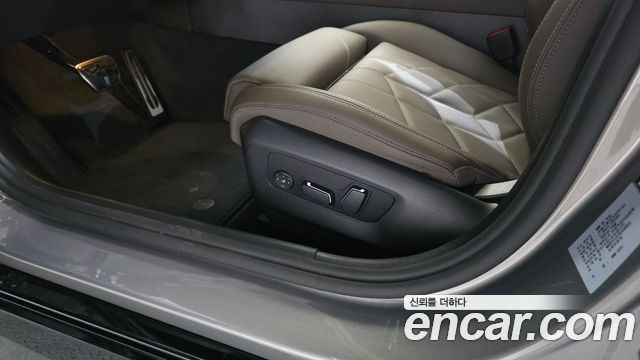 BMW 5-Series 2025 — photo 36