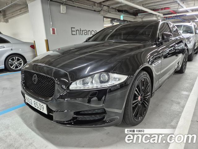 Jaguar XJ 2010 — photo 1
